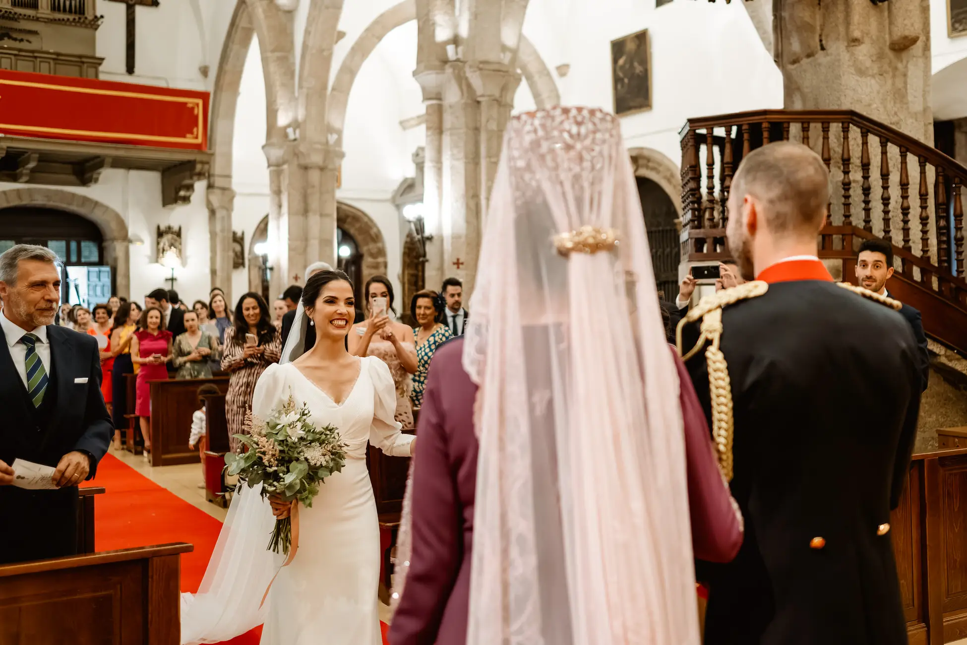 La novia llega al altar, donde espera el novio, en Mérida