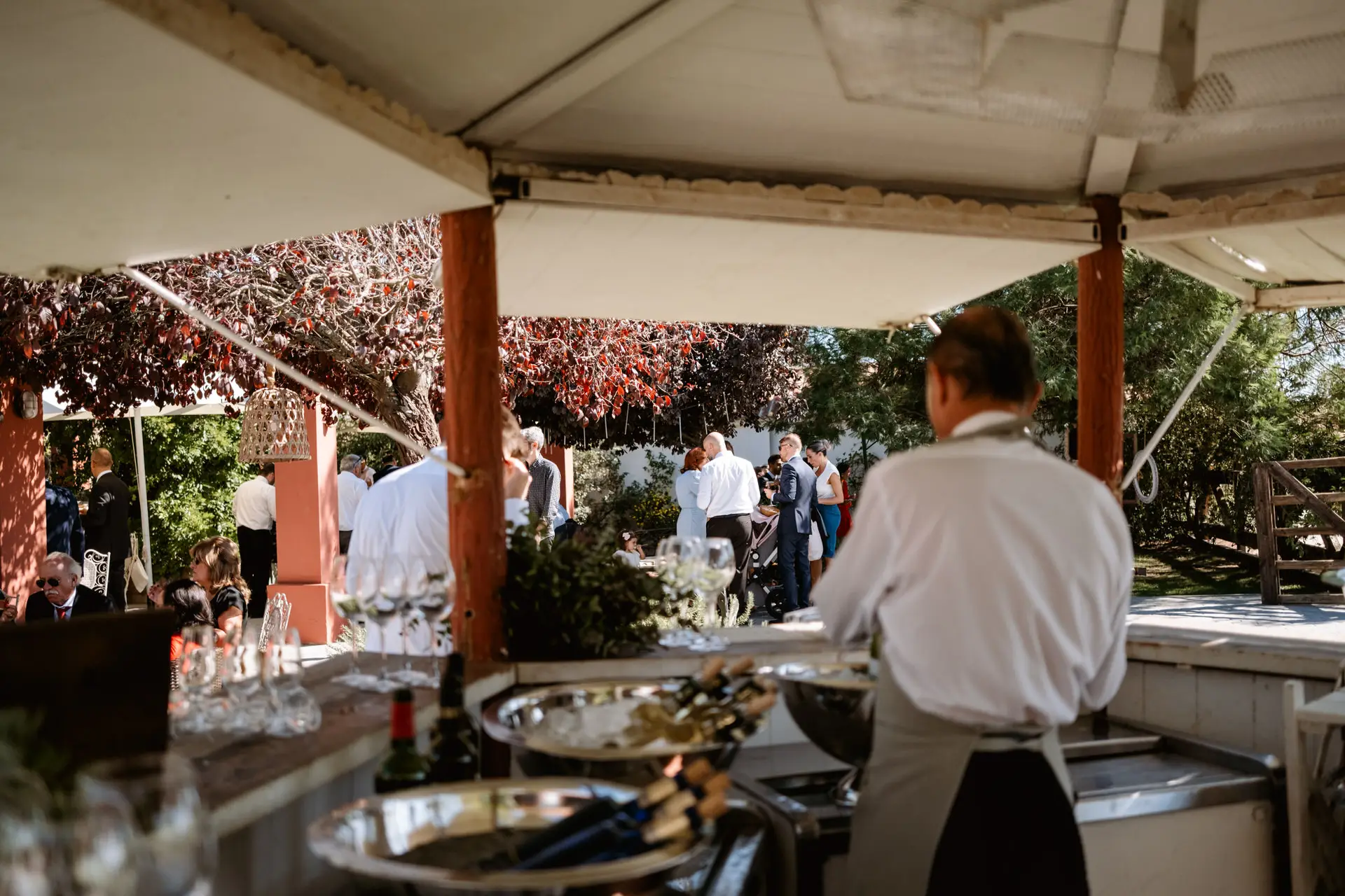 El catering prepara la comida en el cóctel, en Mérida