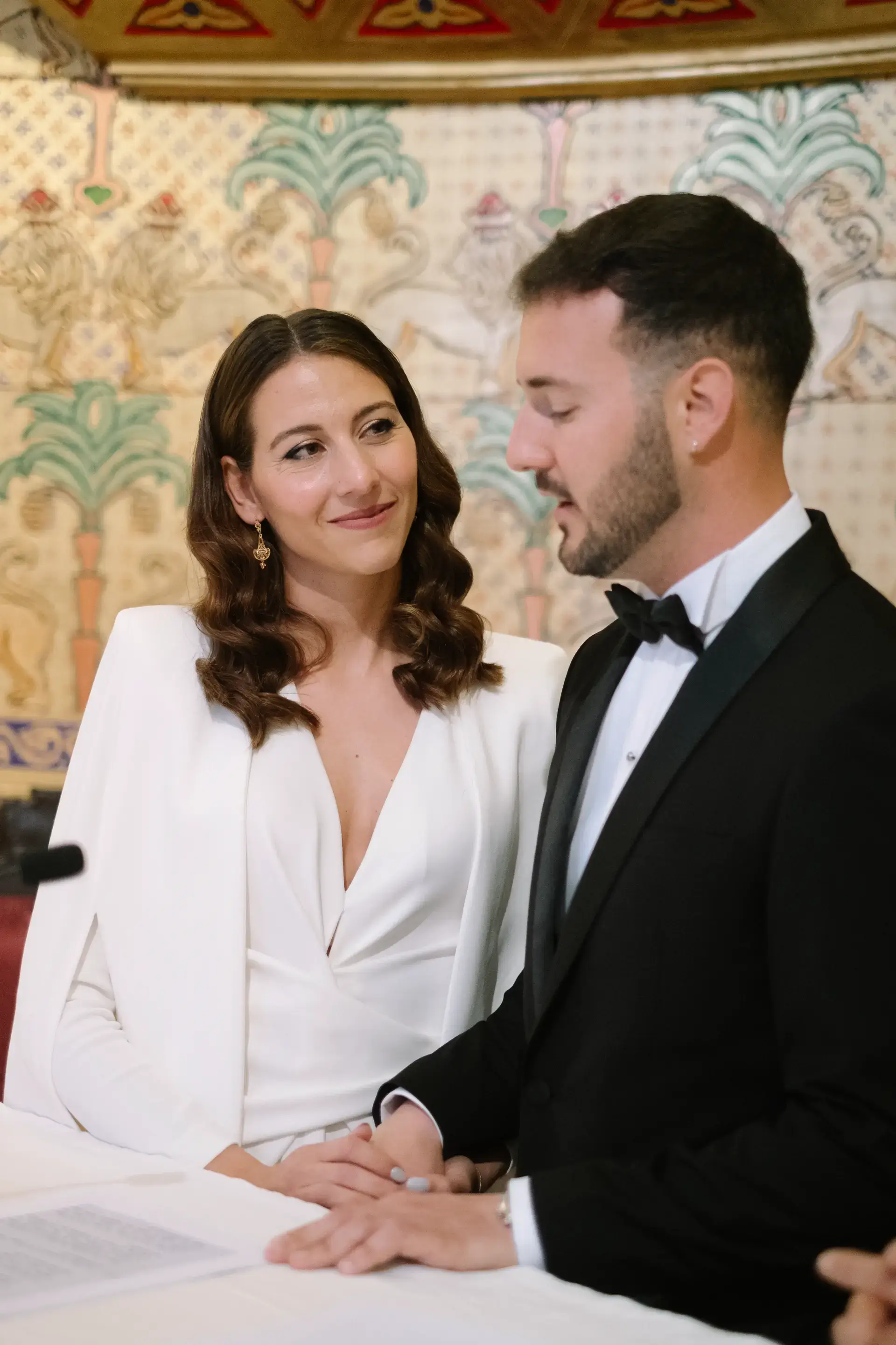 Ana y Jorge en el altar de la iglesia de la Soledad de Badajoz