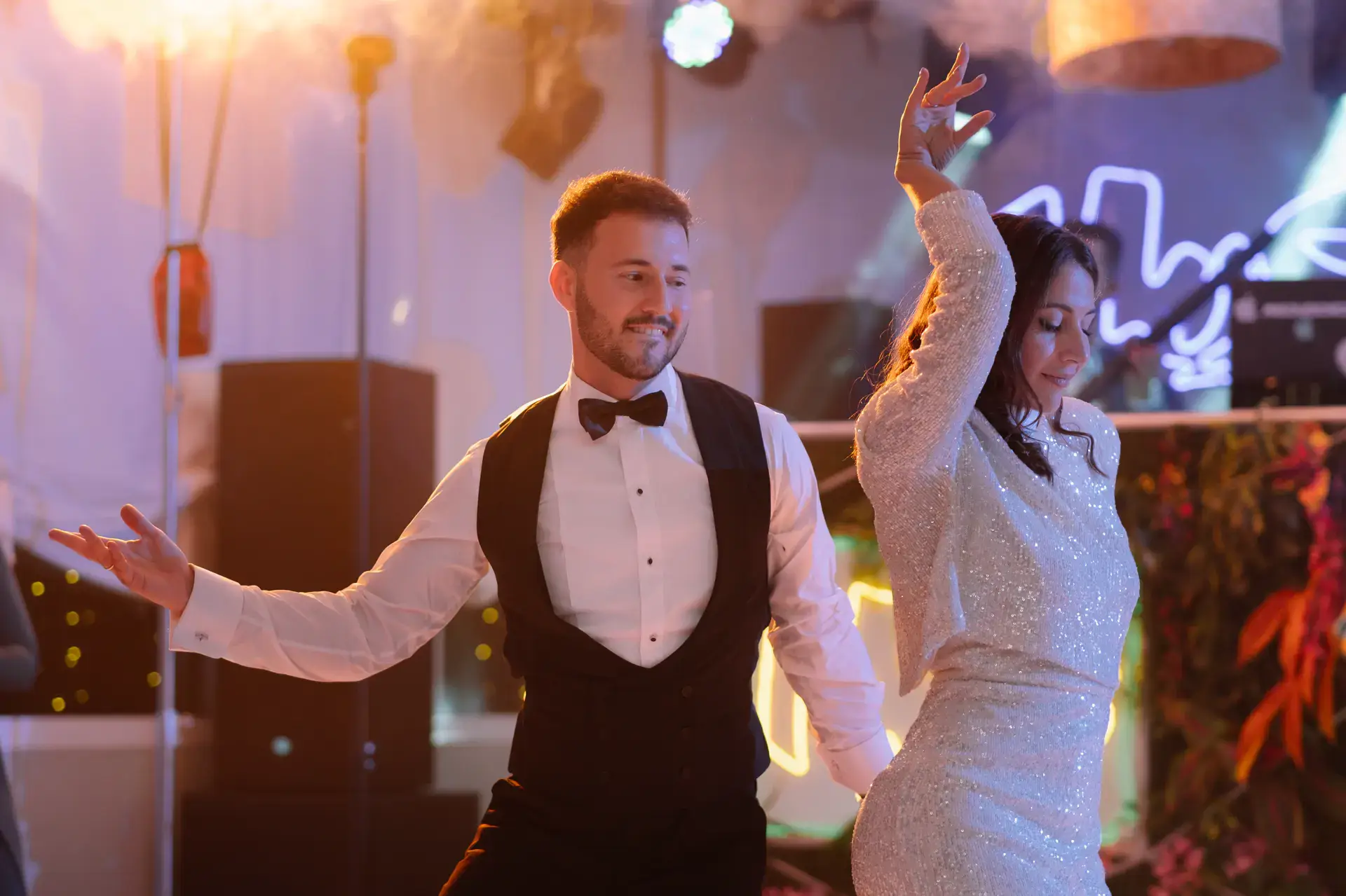 Jorge y Ana bailan con los brazos abiertos, en Badajoz