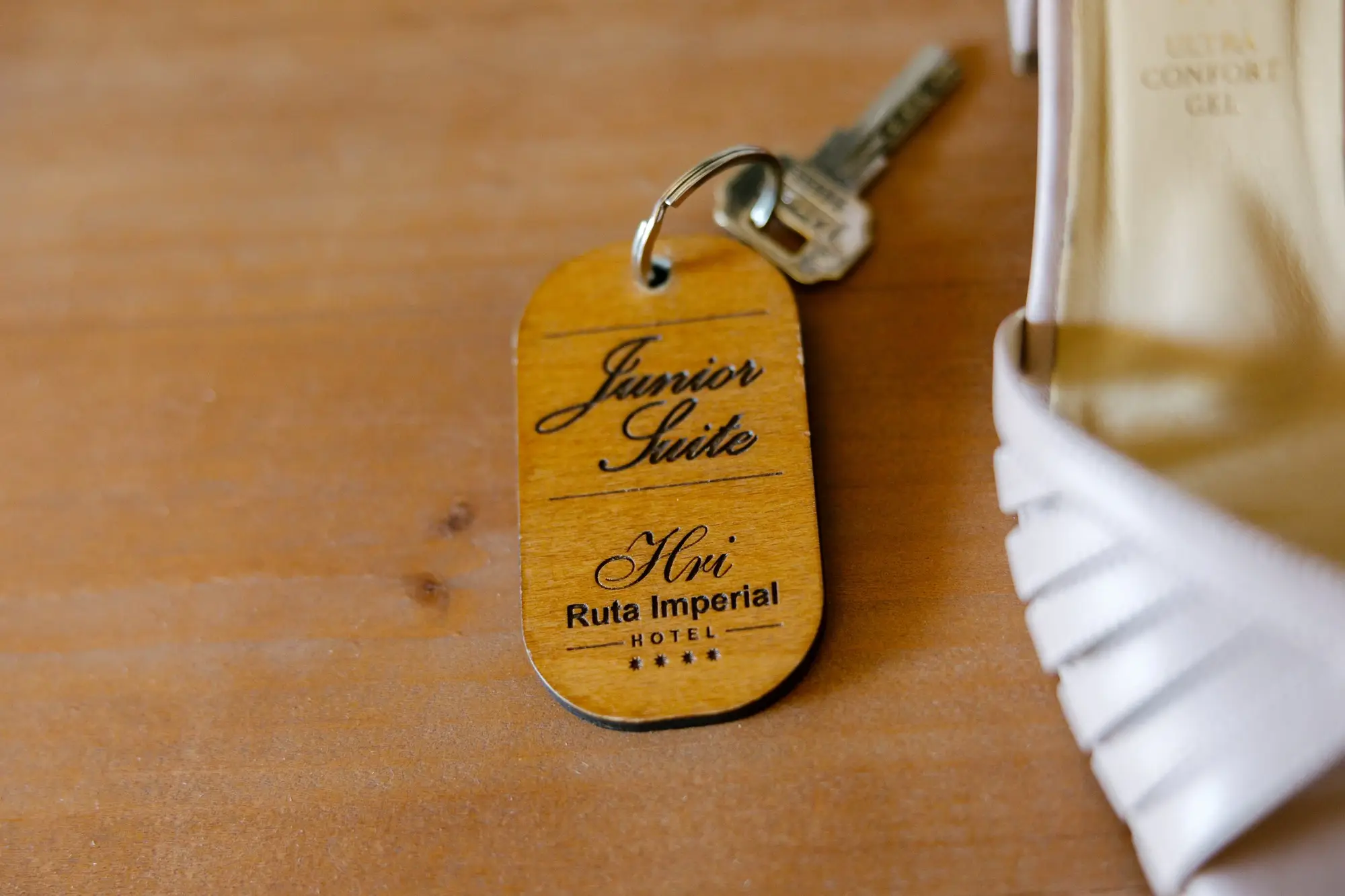 Llavero de madera de la Junior Suite del Hotel Ruta Imperial