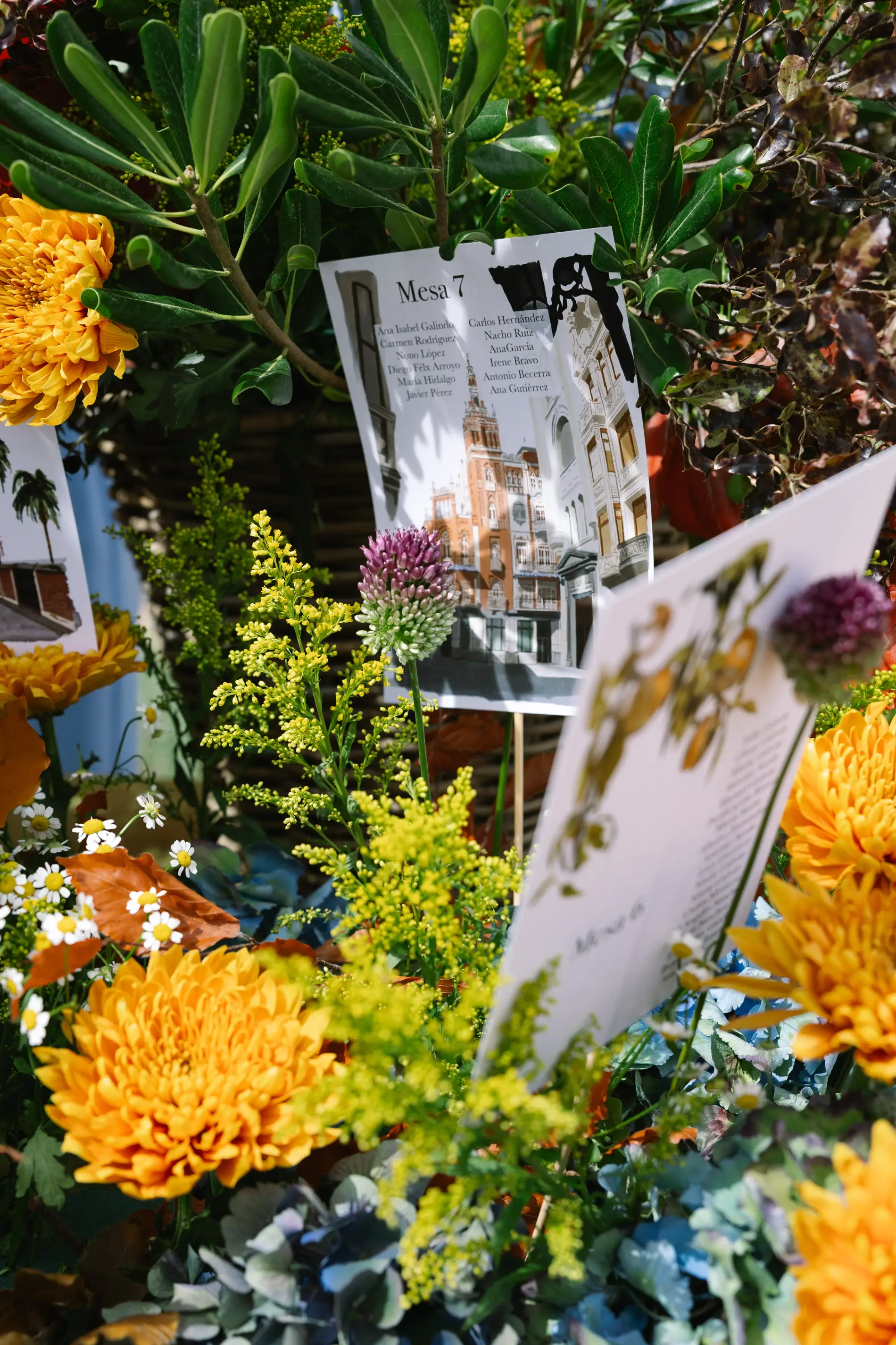 Menú de la boda entre flores amarillas y naranjas, en Casa Colorada, Badajoz