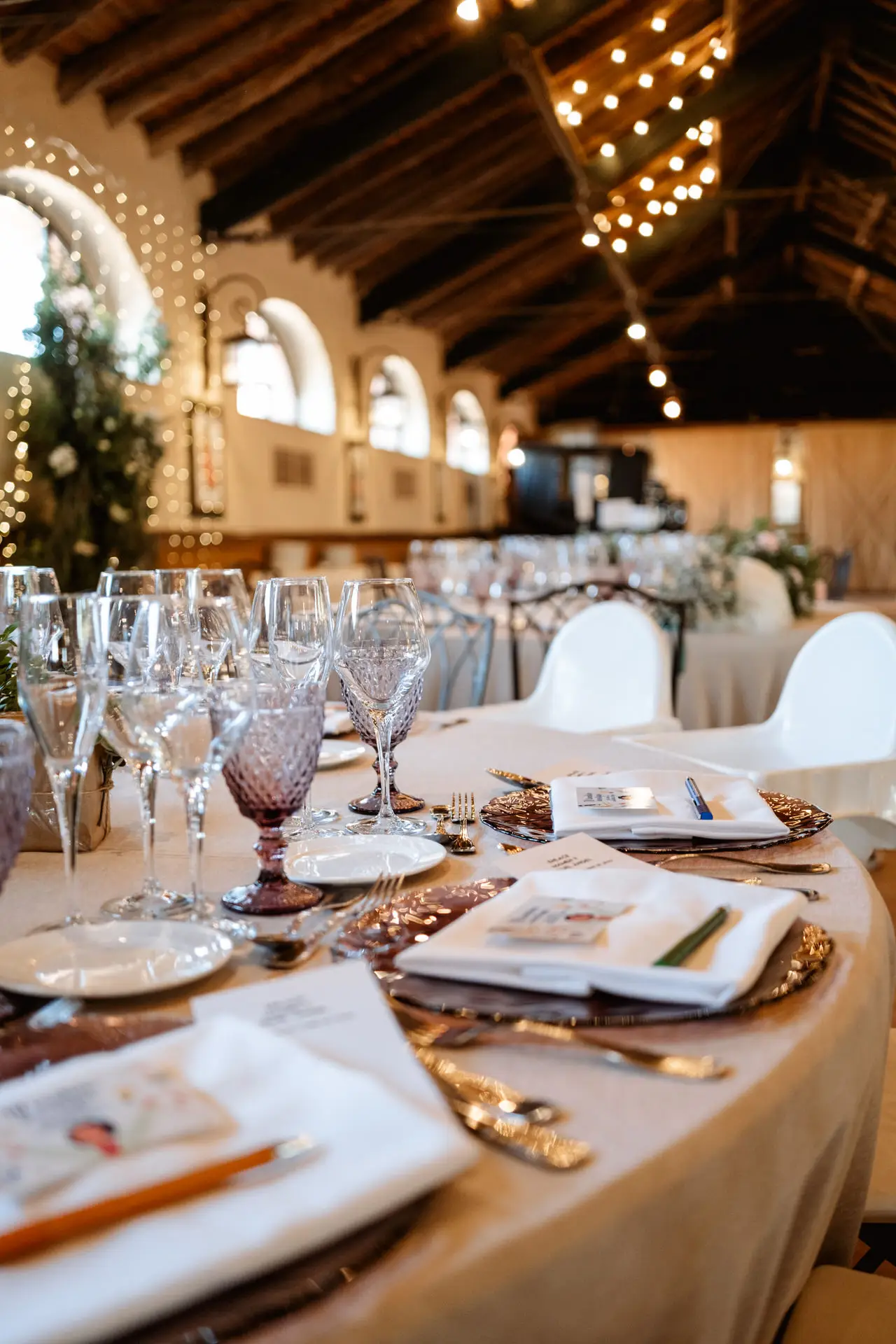 Mesas del banquete en el salón de Finca La Albuera