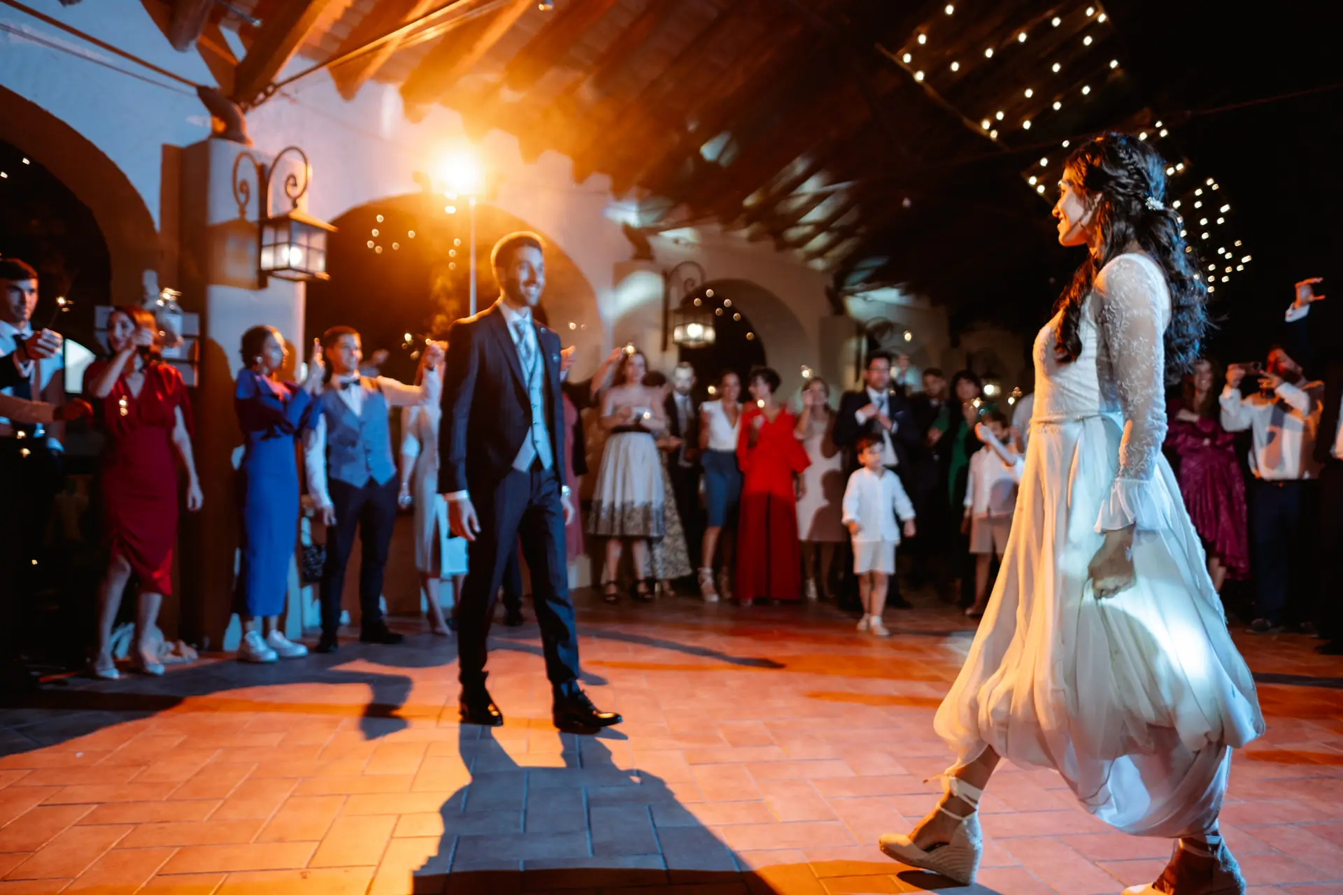Los novios empiezan el primer baile en Finca La Albuera