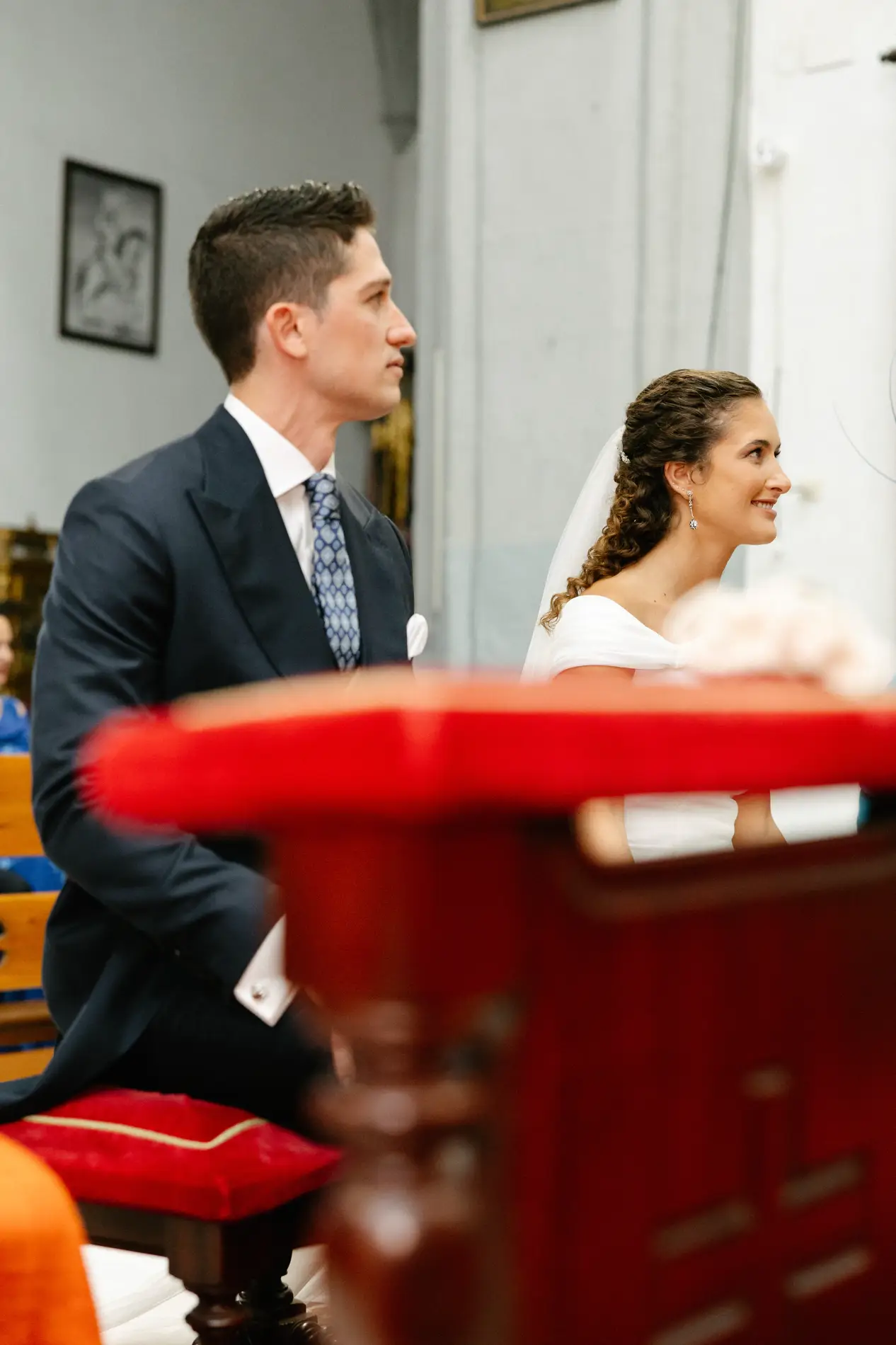 Rodrigo ve llegar a Natalia al altar, en Badajoz