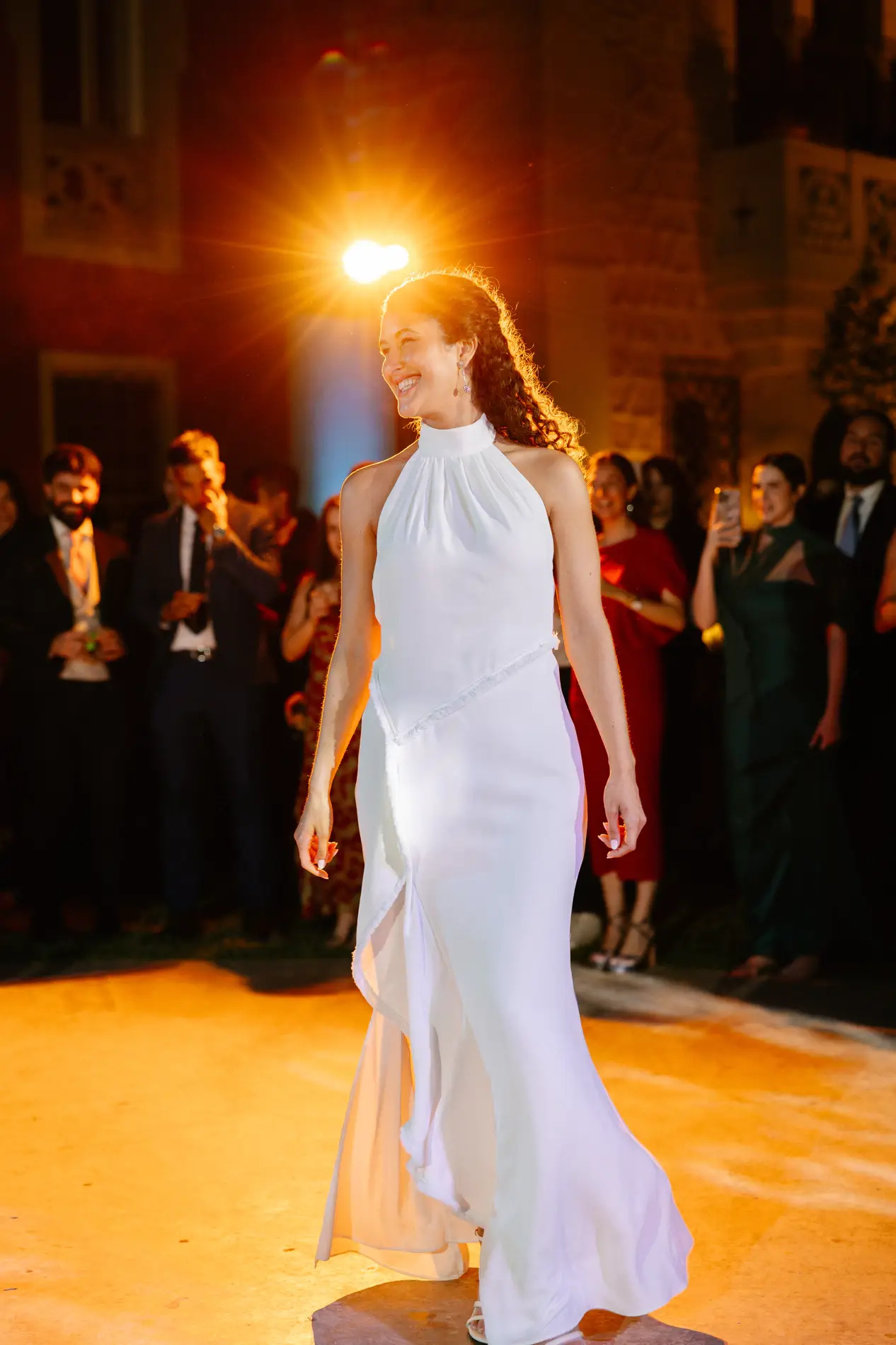 Natalia comienza el baile nupcial con su segundo vestido, en Badajoz