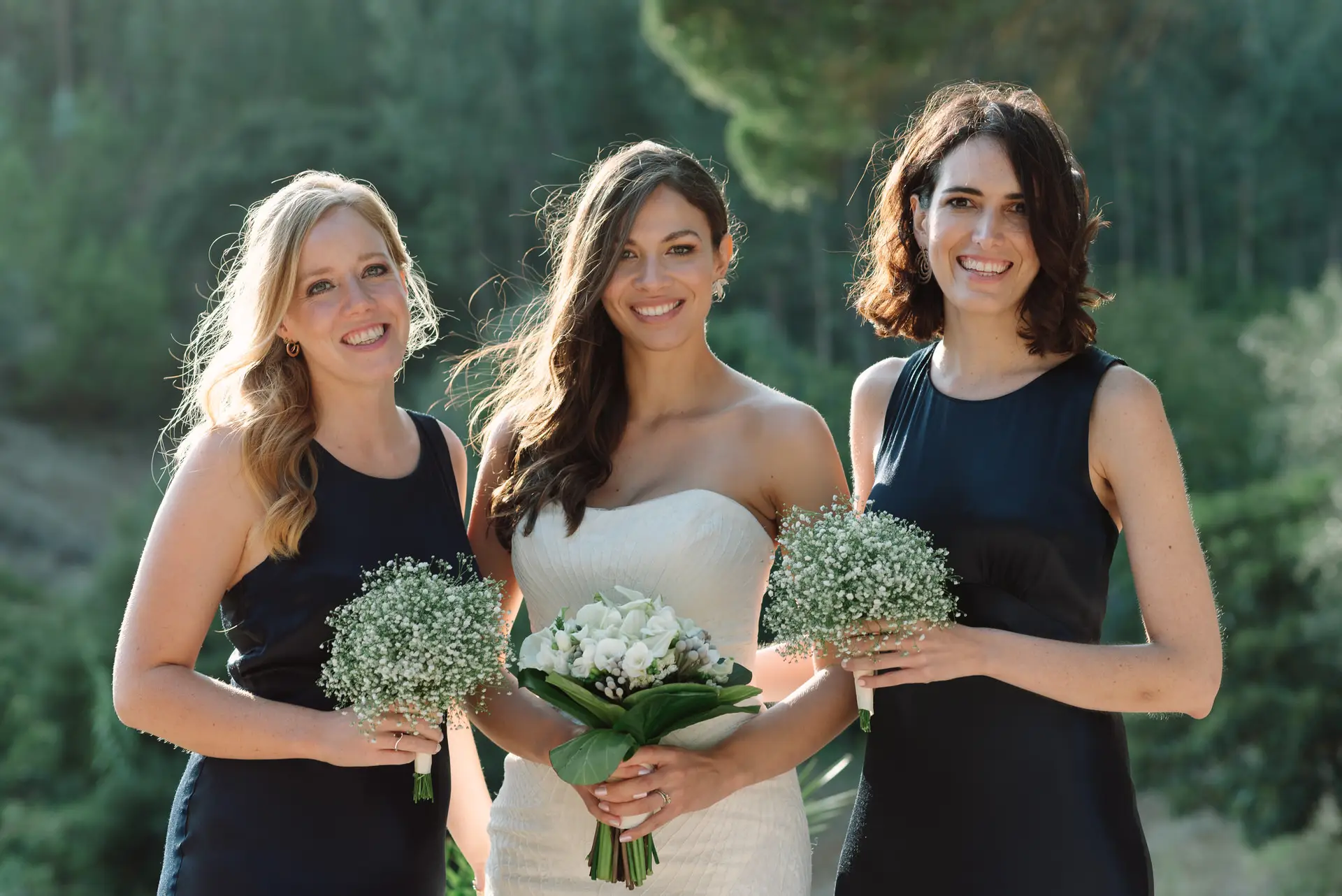 Alana y sus damas de honor con ramos de paniculata, en la Quinta da Grila, Lisboa