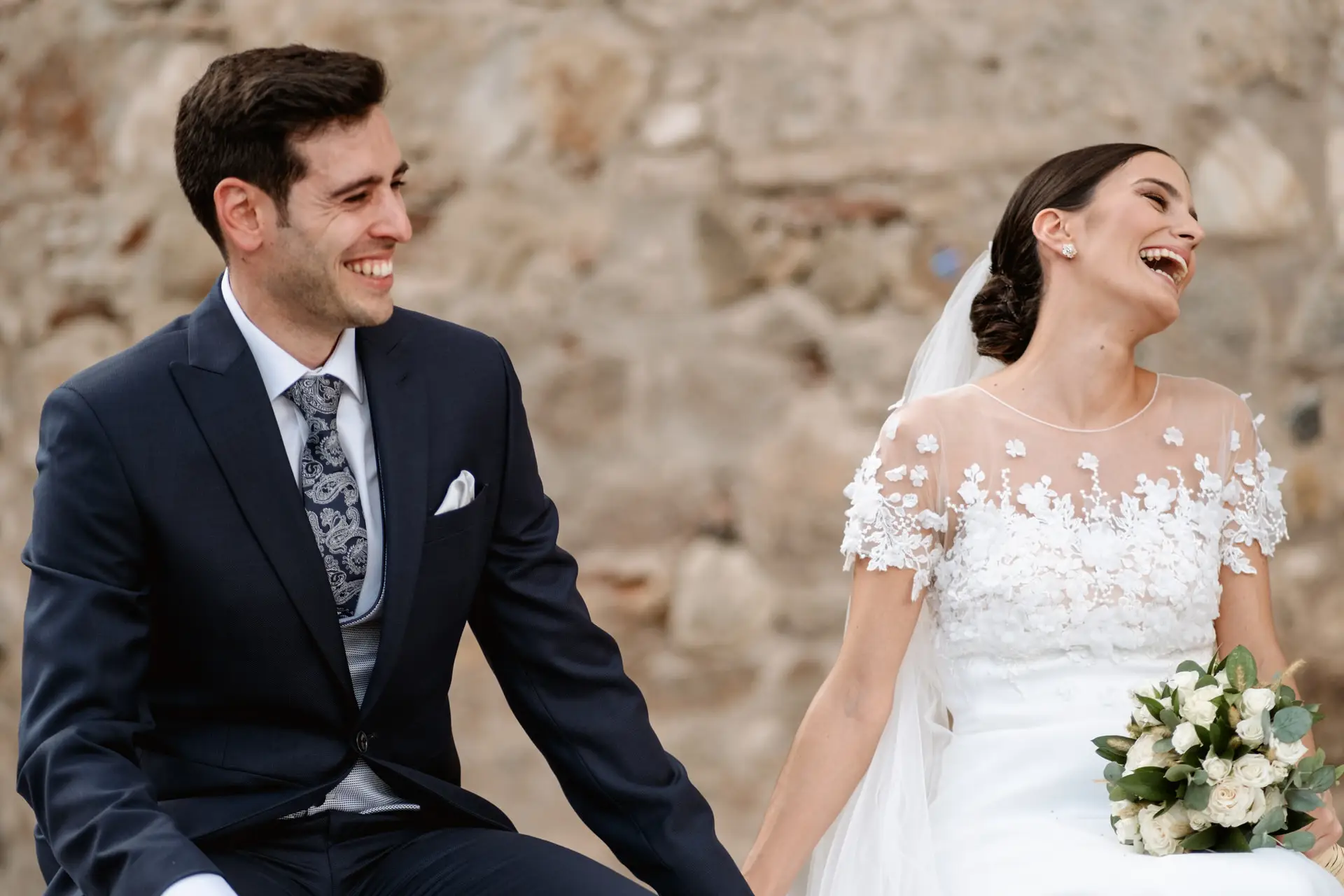 Rocío y Alberto, muertos de risa en la ceremonia, en Jerez de los Caballeros